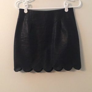 Scallops leather skirt